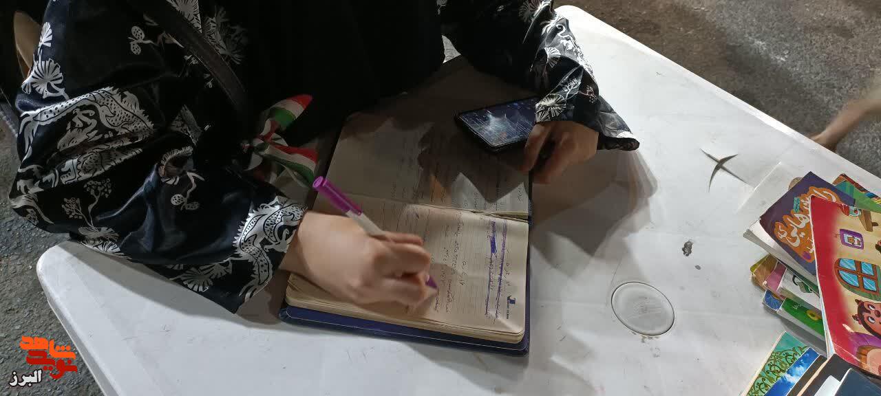 کافه کتاب و روایتگری شهدا توسط نوجوانان در موکب حضرت مادر(س) برگزار میشود کافه کتاب و روایتگری شهدا توسط نوجوانان در موکب حضرت مادر(س) برگزار میشود