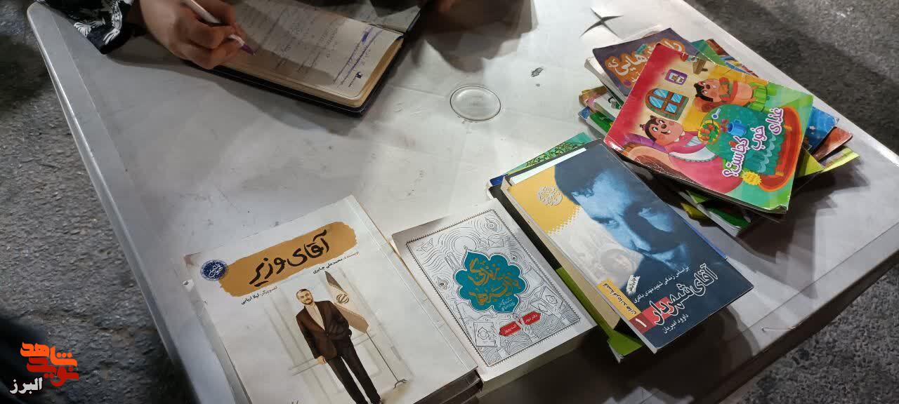 کافه کتاب و روایتگری شهدا توسط نوجوانان در موکب حضرت مادر(س) برگزار می‌شود