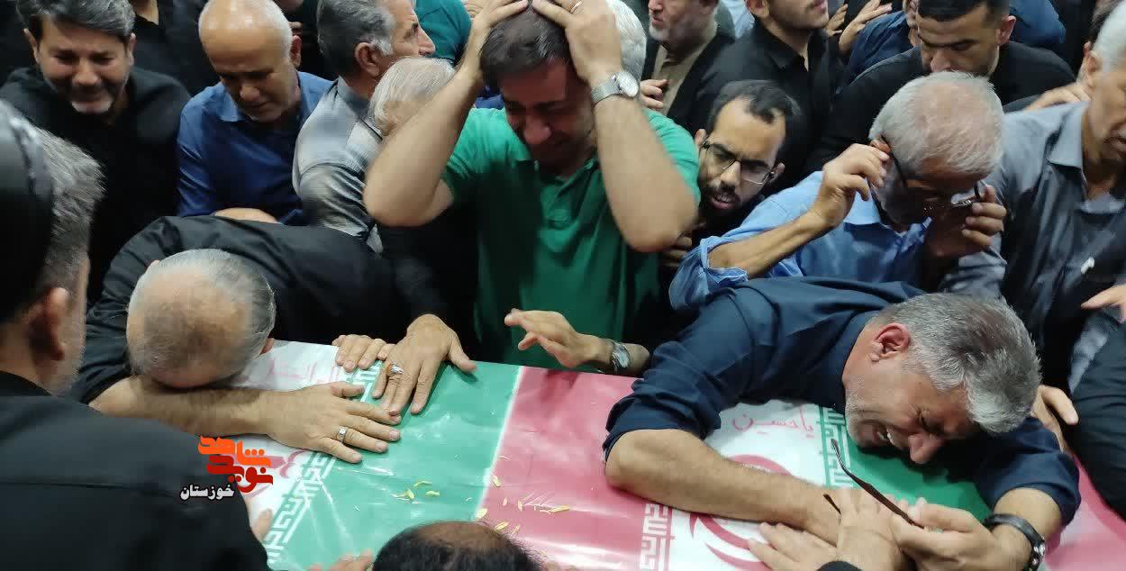 آیین وداع باشکوه با پیکر مطهر شهیدان والامقام «ایرج سردارپور»، «اصغر سردارپور» و «علی تاجبخش» در گتوند آیین وداع باشکوه با پیکر مطهر شهیدان والامقام «ایرج سردارپور»، «اصغر سردارپور» و «علی تاجبخش» در گتوند