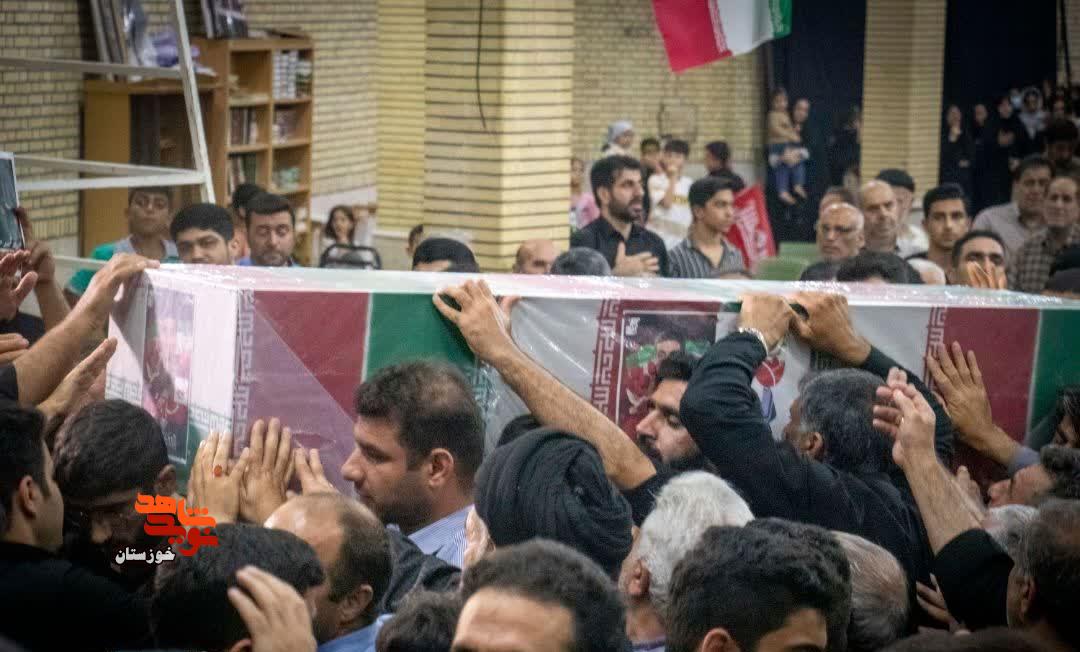 آیین وداع باشکوه با پیکر مطهر شهیدان والامقام «ایرج سردارپور»، «اصغر سردارپور» و «علی تاجبخش» در گتوند آیین وداع باشکوه با پیکر مطهر شهیدان والامقام «ایرج سردارپور»، «اصغر سردارپور» و «علی تاجبخش» در گتوند