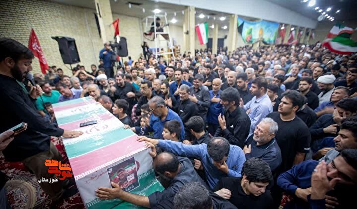 آیین وداع باشکوه با پیکر مطهر شهیدان والامقام «ایرج سردارپور»، «اصغر سردارپور» و «علی تاجبخش» در گتوند