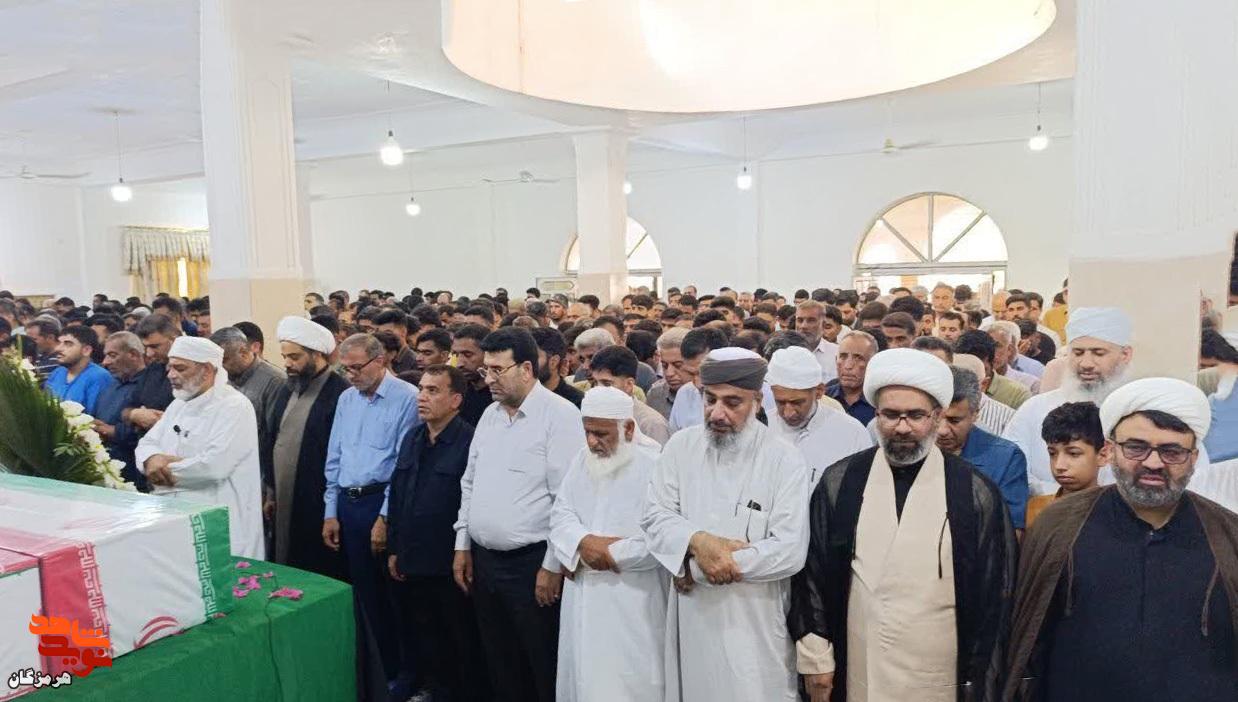 آیین باشکوه تشییع هفت شهید حمله دشمن آمریکایی در شهرستان خمیر برگزار شد آیین باشکوه تشییع هفت شهید حمله دشمن آمریکایی در شهرستان خمیر برگزار شد