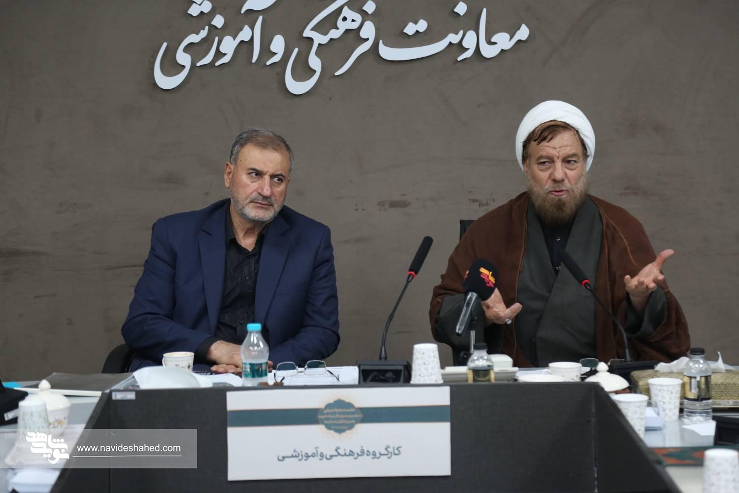 ایمان و معرفت، راز پیروزی جبهه حق در طول تاریخ بوده است ایمان و معرفت، راز پیروزی جبهه حق در طول تاریخ بوده است