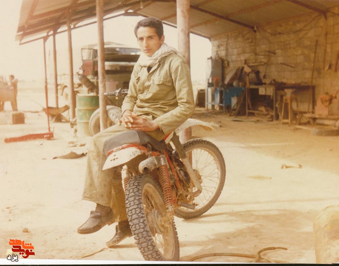 سفارش شهید عباس طالبی به پدر: فرزندانت را چنان تربیت کن که مانند حسین (ع) وارد صحنه شوند سفارش شهید عباس طالبی به پدر: فرزندانت را چنان تربیت کن که مانند حسین (ع) وارد صحنه شوند