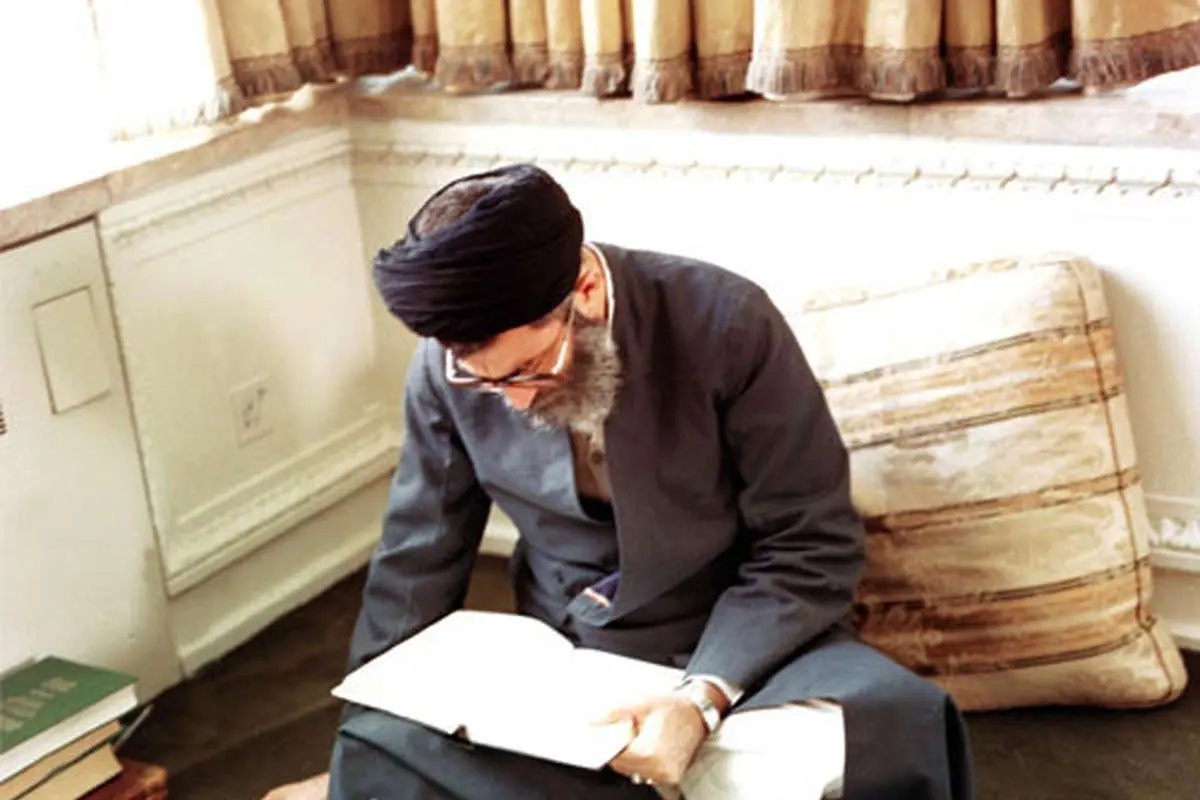 تصویری نادر از جوانی رهبر شهید تصویری نادر از جوانی رهبر شهید