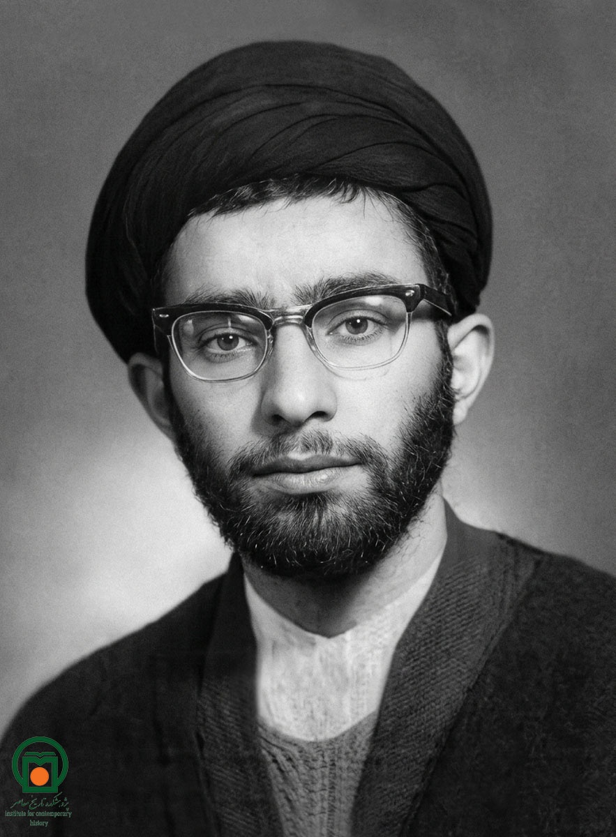 تصویری نادر از جوانی رهبر شهید تصویری نادر از جوانی رهبر شهید
