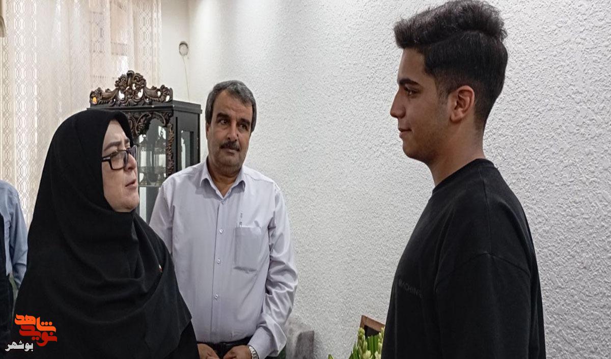 سخنگوی دولت در بوشهر با خانواده شهیده آسیه شهرآزاد دیدار کرد سخنگوی دولت در بوشهر با خانواده شهیده آسیه شهرآزاد دیدار کرد