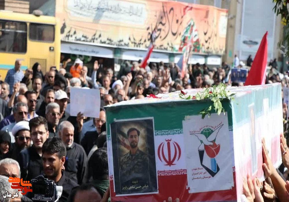 پیکر سه شهید مدافع وطن در رفسنجان با حضور گسترده مردم تشییع شد پیکر سه شهید مدافع وطن در رفسنجان با حضور گسترده مردم تشییع شد