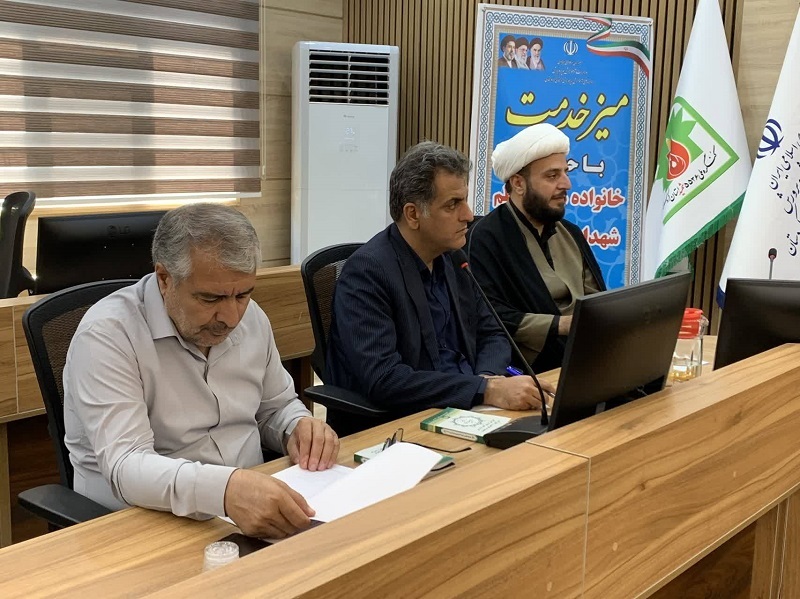 میز خدمت بنیاد شهید و آموزش و پرورش کردستان برای تکریم خانواده‌های شاهد و ایثارگر برگزار شد