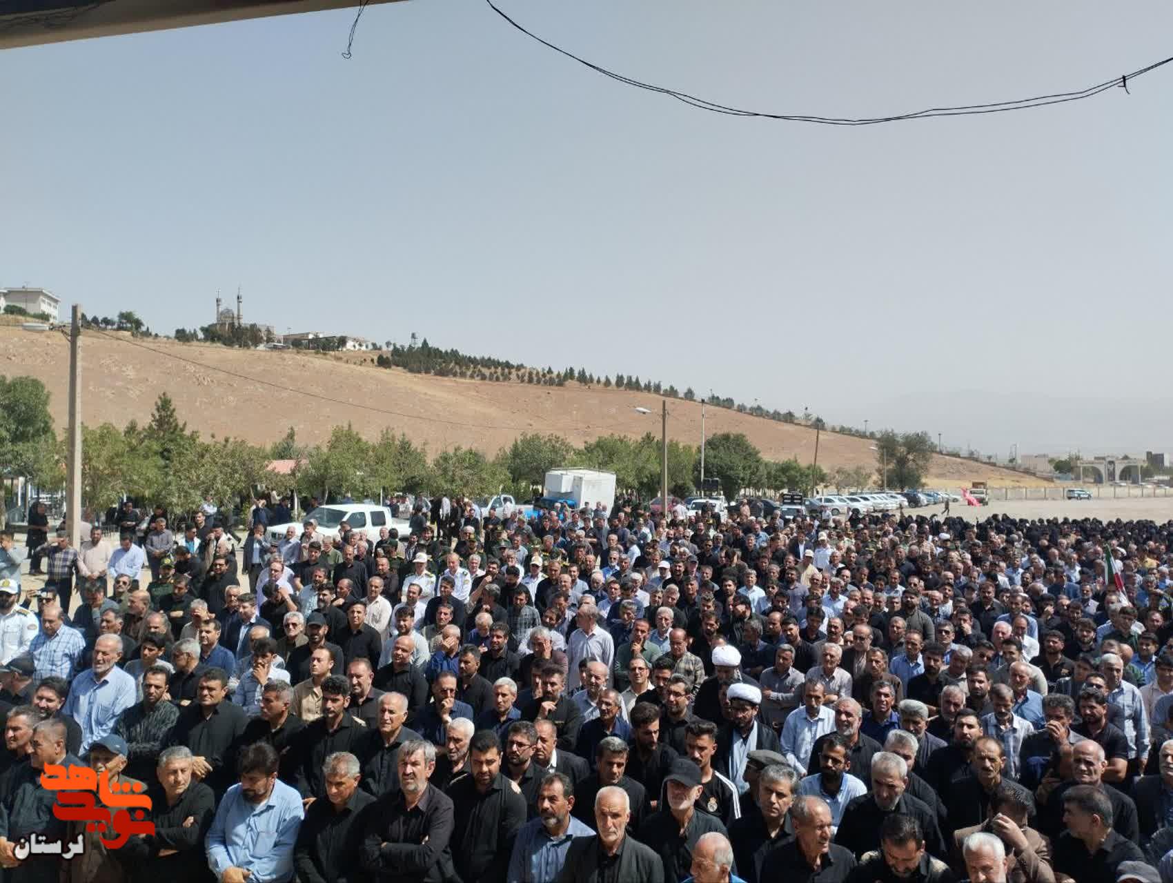 پیکر شهید «احسان ماهرو بختیاری» در گلزار شهدا دورود آرام گرفت پیکر شهید «احسان ماهرو بختیاری» در گلزار شهدا دورود آرام گرفت