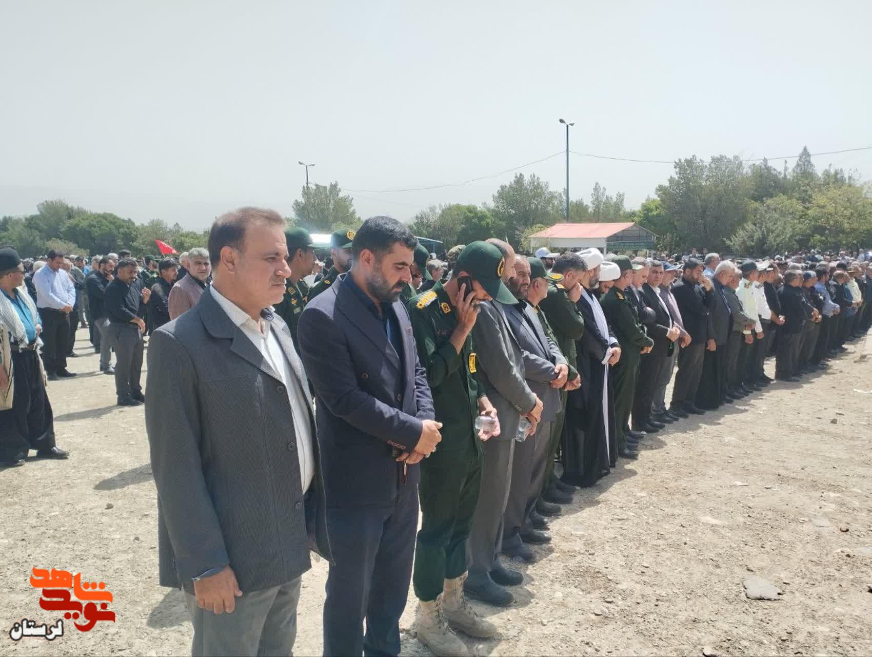 پیکر شهید «احسان ماهرو بختیاری» در گلزار شهدا دورود آرام گرفت پیکر شهید «احسان ماهرو بختیاری» در گلزار شهدا دورود آرام گرفت