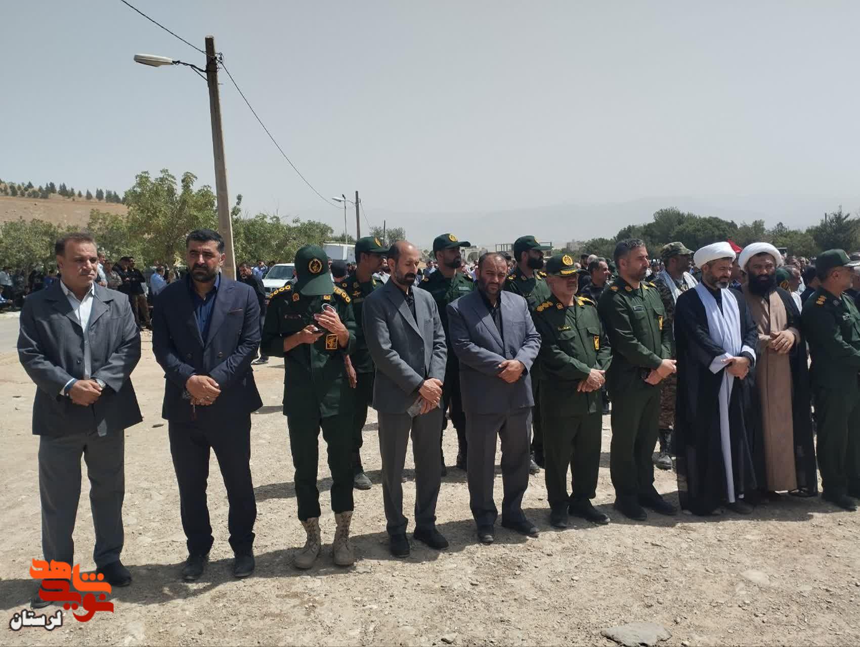 پیکر شهید «احسان ماهرو بختیاری» در گلزار شهدا دورود آرام گرفت پیکر شهید «احسان ماهرو بختیاری» در گلزار شهدا دورود آرام گرفت
