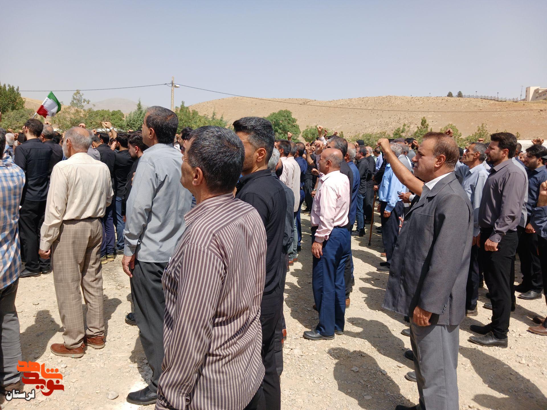 پیکر شهید «احسان ماهرو بختیاری» در گلزار شهدا دورود آرام گرفت پیکر شهید «احسان ماهرو بختیاری» در گلزار شهدا دورود آرام گرفت