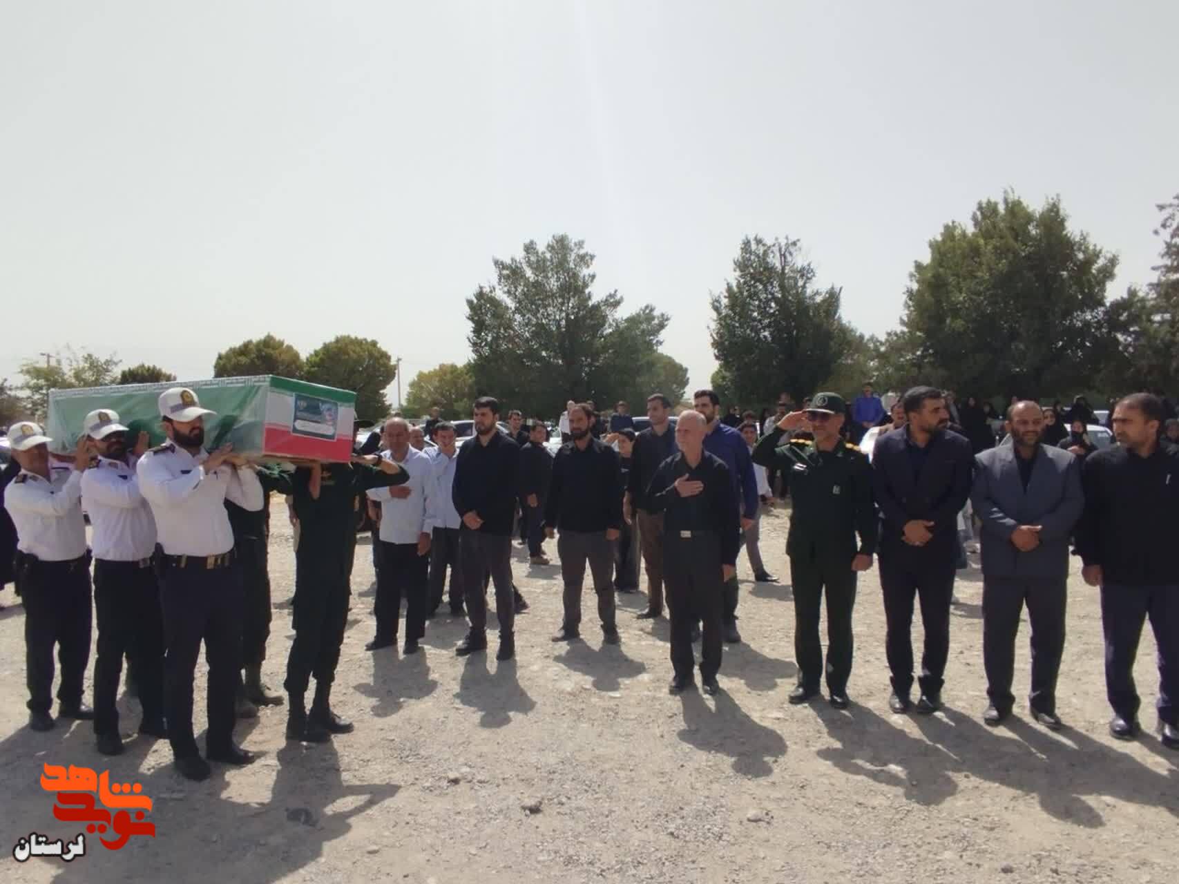 پیکر شهید «احسان ماهرو بختیاری» در گلزار شهدا دورود آرام گرفت پیکر شهید «احسان ماهرو بختیاری» در گلزار شهدا دورود آرام گرفت