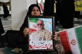 مادری با قاب عکس فرزند شهید در گلزار شهدای املش؛ روایت لحظه‌ای از داغی که پایان ندارد