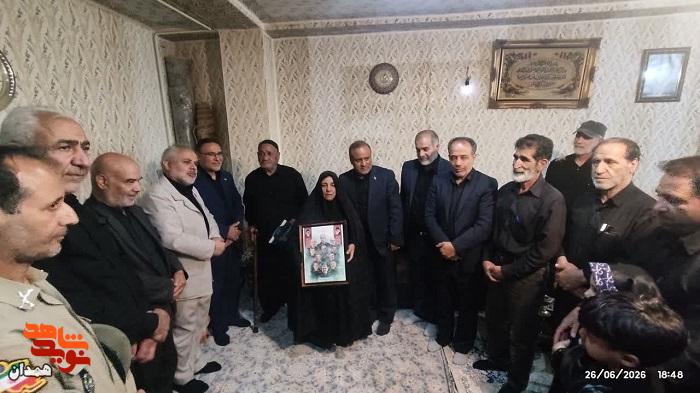 مسئولان در منزل شهید «کاوس نیکخواه» گردهم آمدند