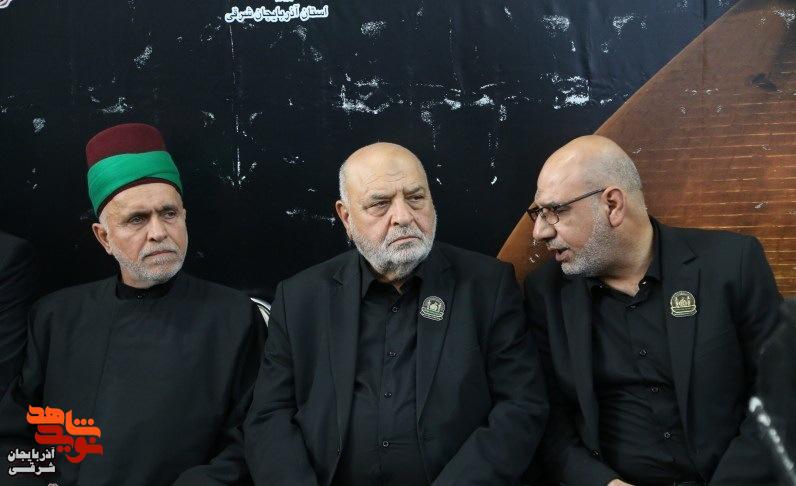اهتزاز پرچم حرم امام حسین (ع) بر فراز گلزار شهدای وادی رحمت تبریز