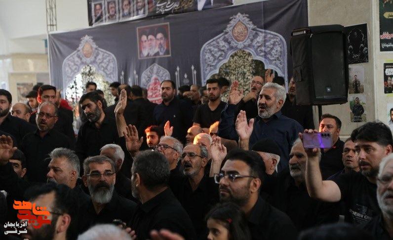 اهتزاز پرچم حرم امام حسین (ع) بر فراز گلزار شهدای وادی رحمت تبریز