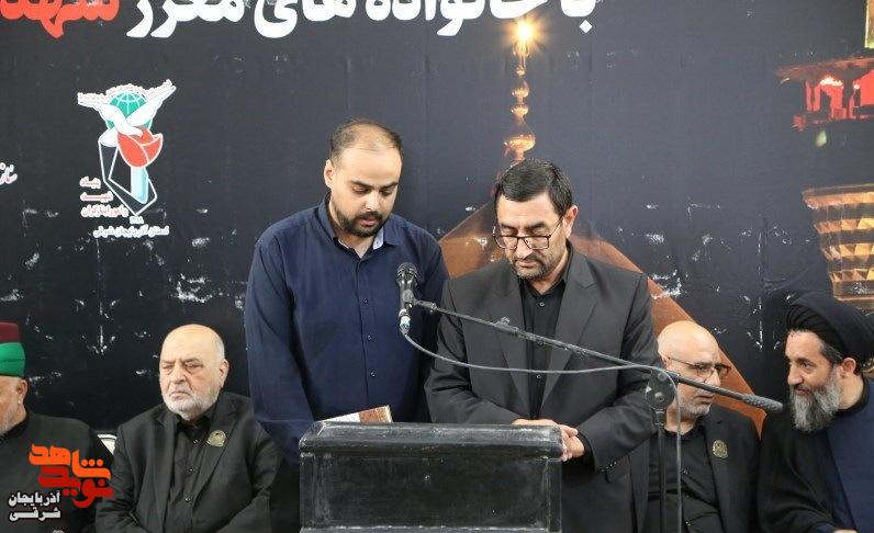 اهتزاز پرچم حرم امام حسین (ع) بر فراز گلزار شهدای وادی رحمت تبریز