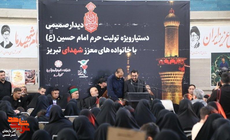 اهتزاز پرچم حرم امام حسین (ع) بر فراز گلزار شهدای وادی رحمت تبریز