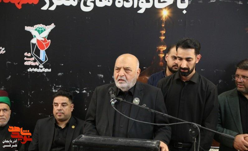 اهتزاز پرچم حرم امام حسین (ع) بر فراز گلزار شهدای وادی رحمت تبریز