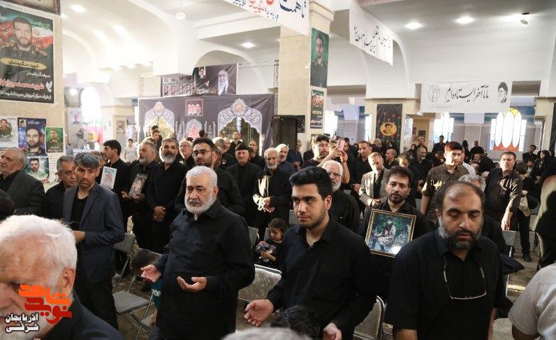 اهتزاز پرچم حرم امام حسین (ع) بر فراز گلزار شهدای وادی رحمت تبریز