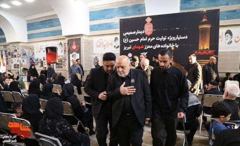 اهتزاز پرچم حرم امام حسین (ع) بر فراز گلزار شهدای وادی رحمت تبریز
