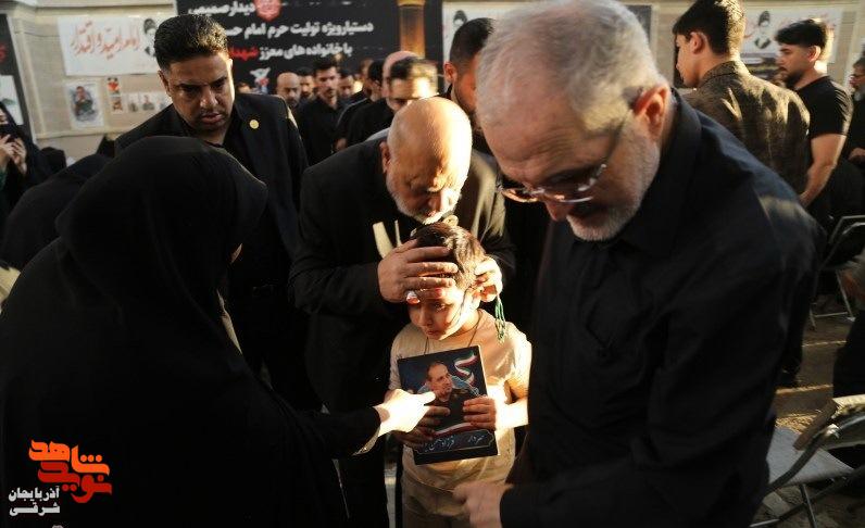 اهتزاز پرچم حرم امام حسین (ع) بر فراز گلزار شهدای وادی رحمت تبریز