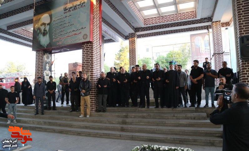 اهتزاز پرچم حرم امام حسین (ع) بر فراز گلزار شهدای وادی رحمت تبریز