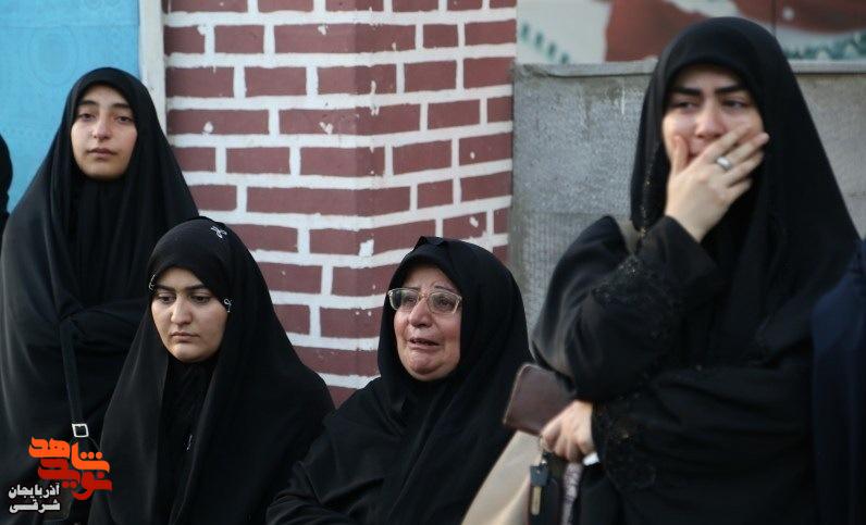 اهتزاز پرچم حرم امام حسین (ع) بر فراز گلزار شهدای وادی رحمت تبریز