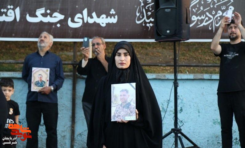 اهتزاز پرچم حرم امام حسین (ع) بر فراز گلزار شهدای وادی رحمت تبریز