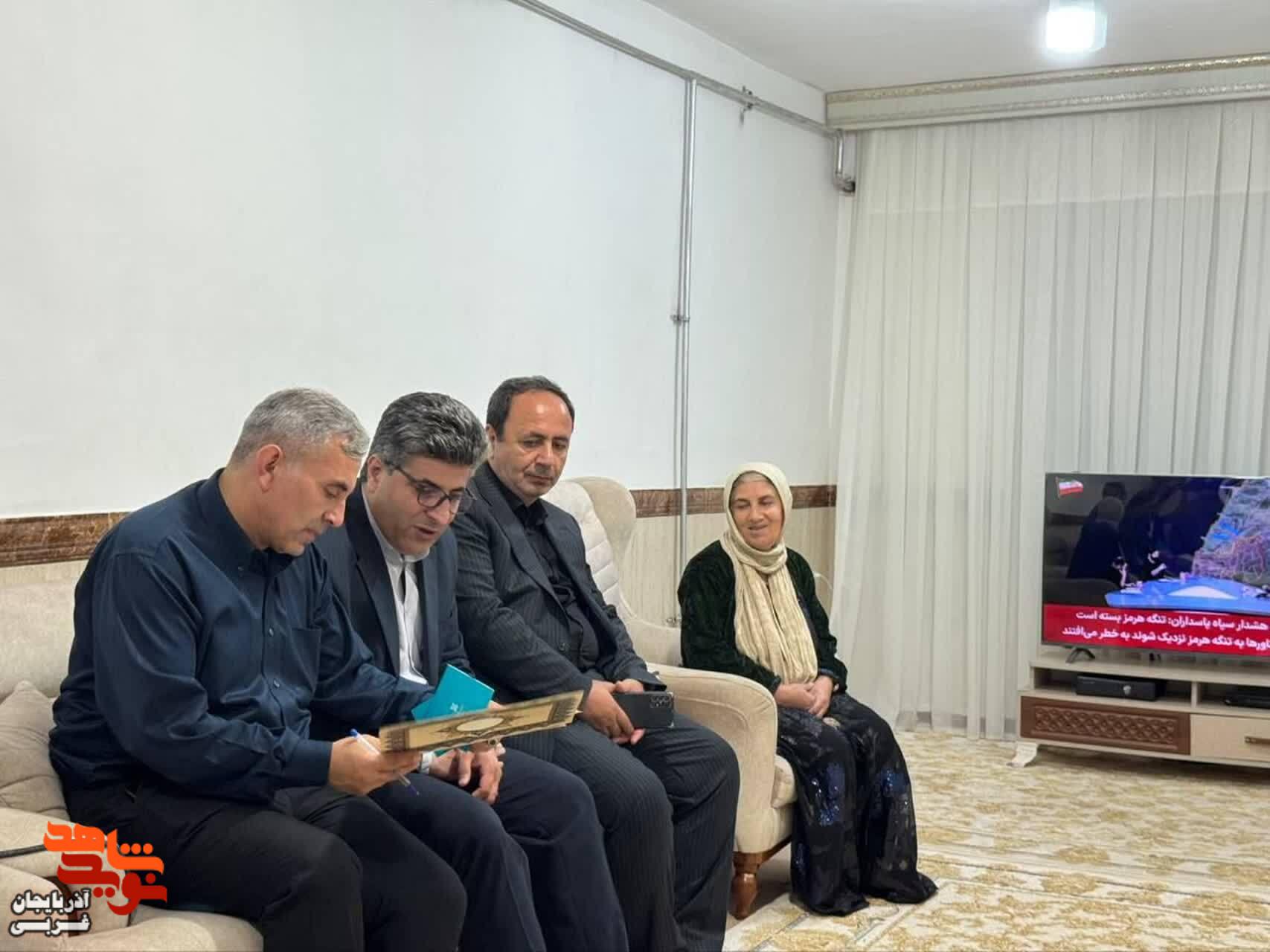 دیدار مدیرکل بنیاد شهید و امورایثارگران آذربایجان غربی با خانواده شهدا در میرآباد