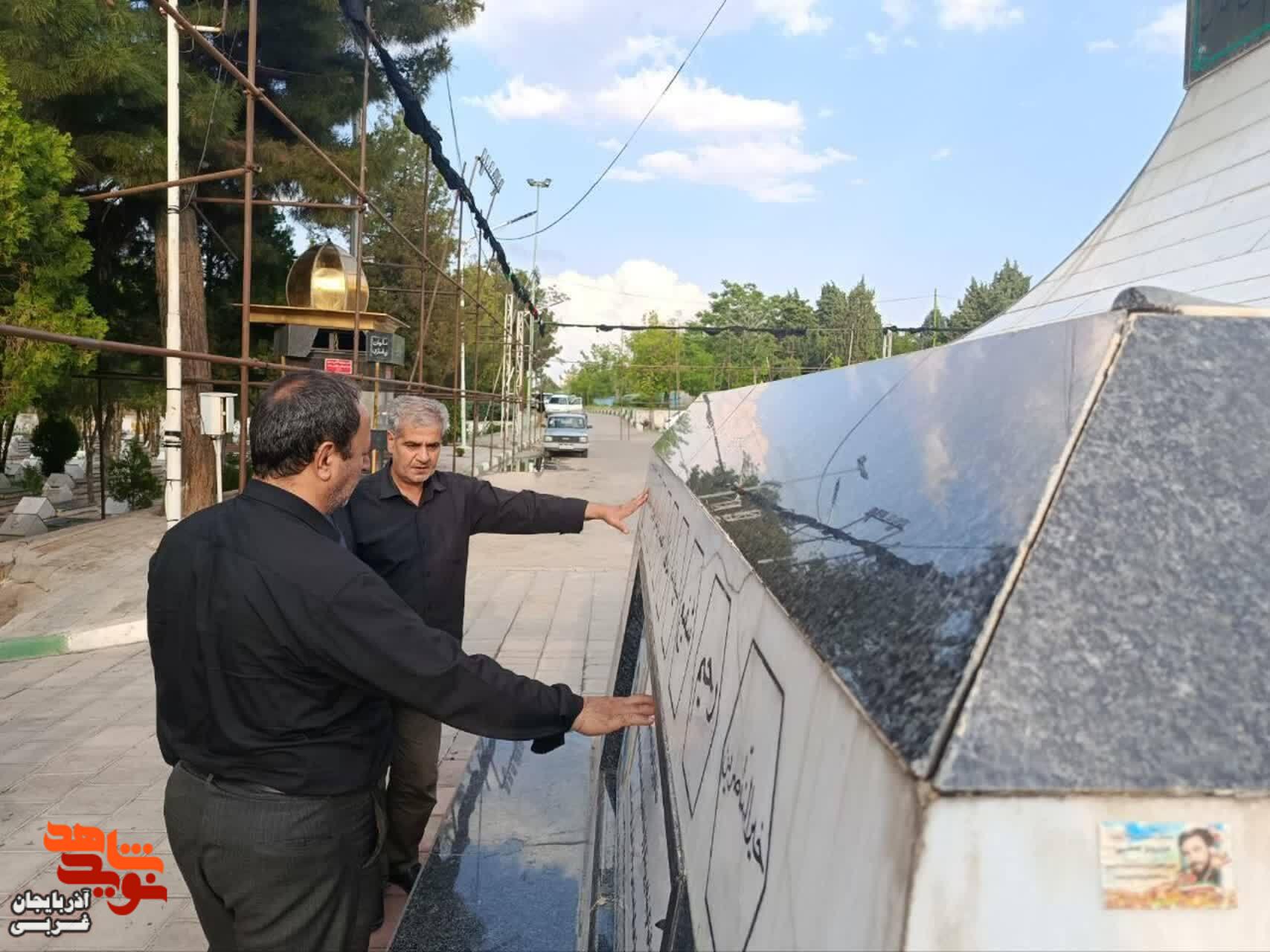 ادای احترام مدیرکل بنیاد شهید و امور ایثارگران آذربایجان‌غربی به مقام شامخ شهدا و شهدای گمنام ارومیه