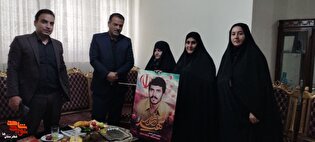 مسئولین با همسر شهید غریب دراسارت «محمدعلی اصغر» در چهاردانگه دیدار کردند