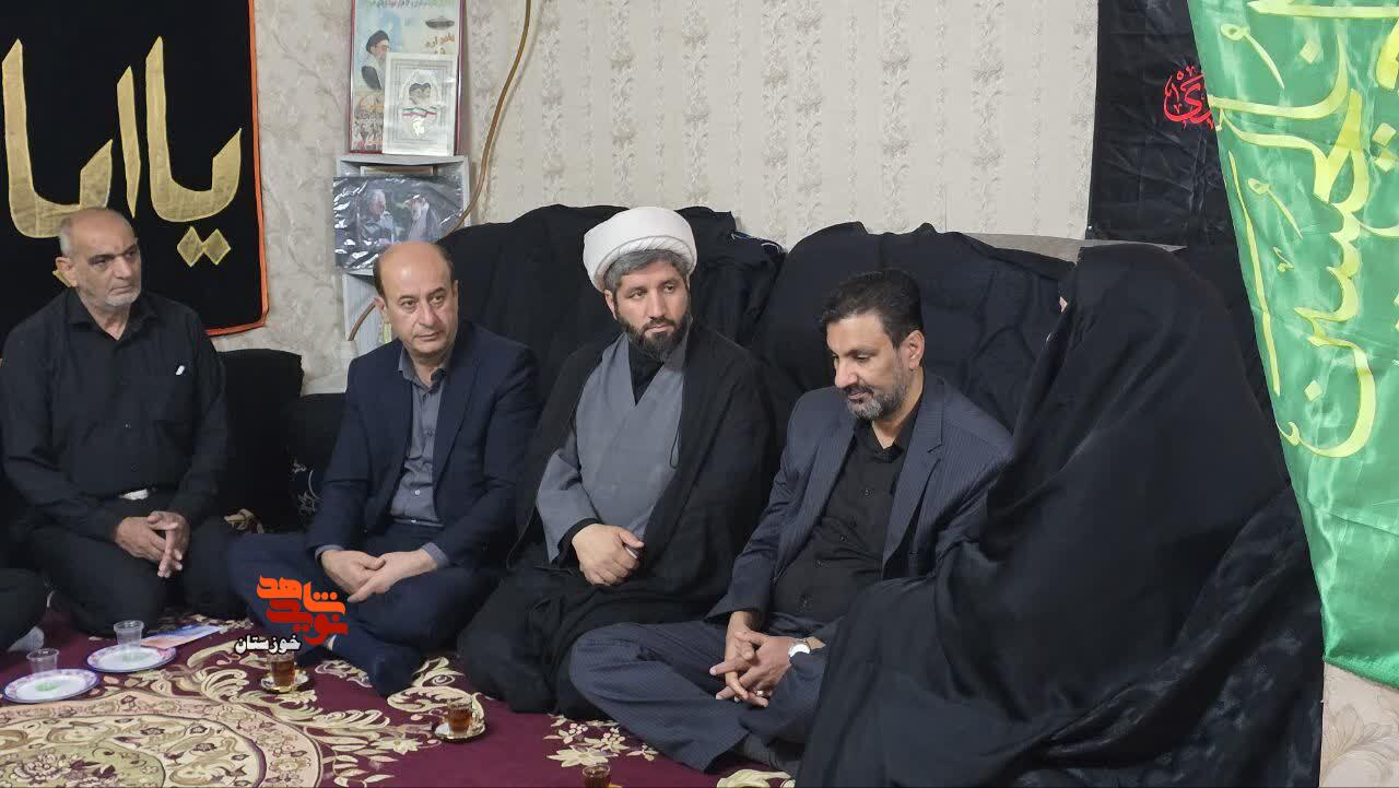دیدار مدیرکل بنیاد شهید خوزستان با مادر شهید «منصور حمید» در اهواز
