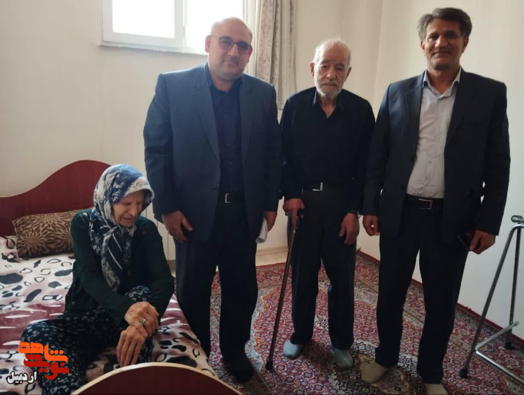 دیدار با والدین معظم شهیدان «مصطفی مطلبی‌نیاری» و «منصور یاقهاری» در قالب طرح سپاس در اردبیل