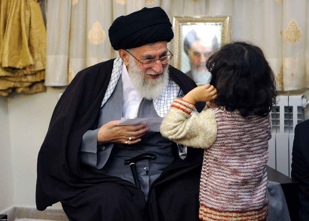 از دلتنگی برای پدر تا اشک برای رهبر؛ روایت فرزندان شهدای قزوین