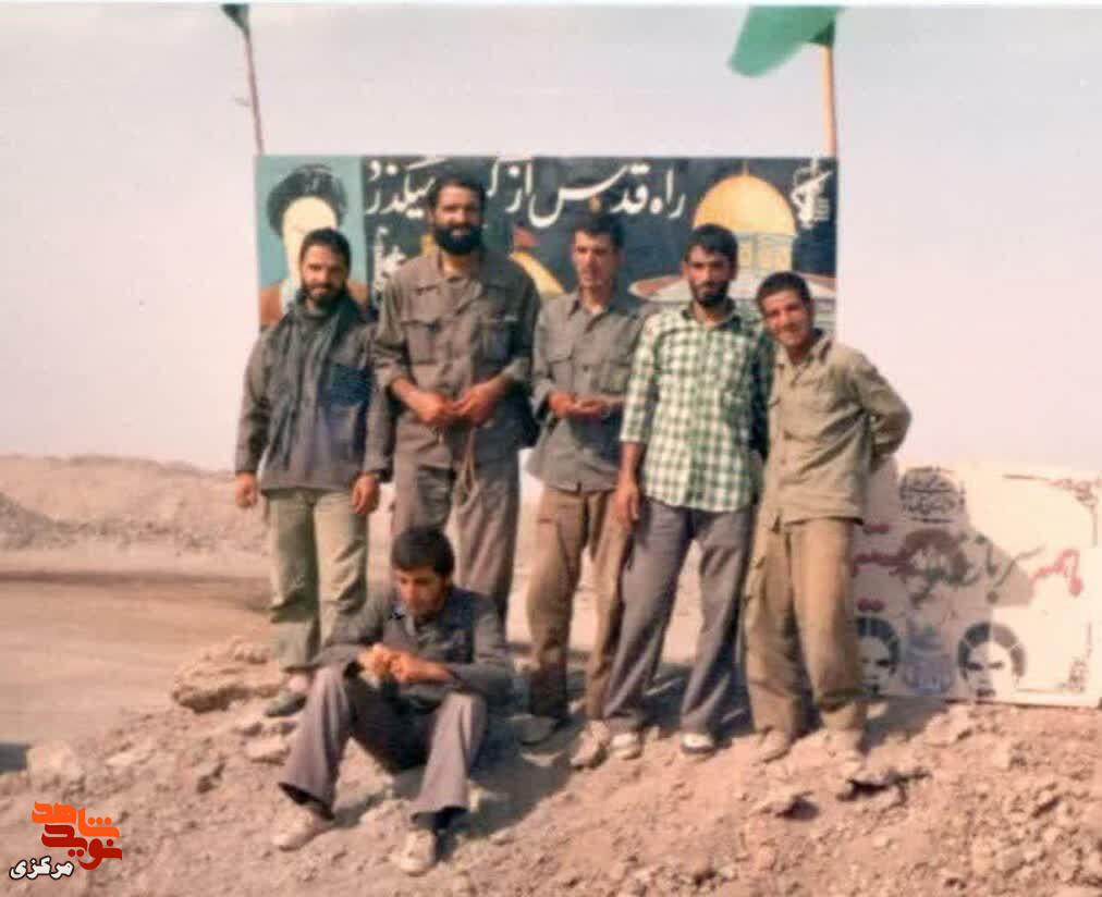 قاب ماندگار رزمندگان اراکی بر خاکریز عملیاتی پاسگاه زید در عملیات رمضان قاب ماندگار رزمندگان اراکی بر خاکریز عملیاتی پاسگاه زید در عملیات رمضان