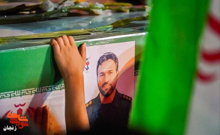 میدان انقلاب زنجان در سوگ سه شهید پاسدار مدافع وطن