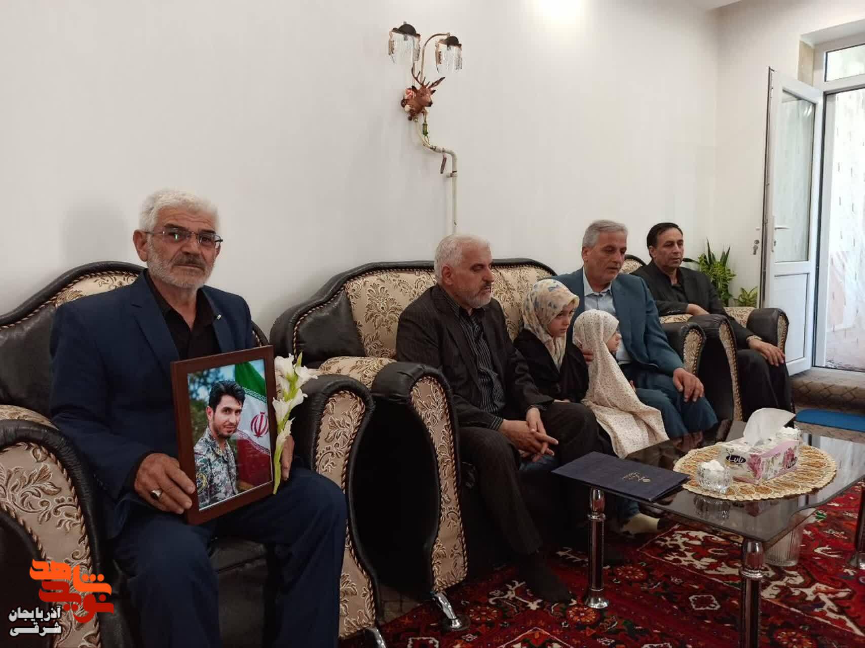تجلیل از فرزندان آخرین شهید حملات تروریستی آمریکا به میهن اسلامی در تبریز تجلیل از فرزندان آخرین شهید حملات تروریستی آمریکا به میهن اسلامی در تبریز