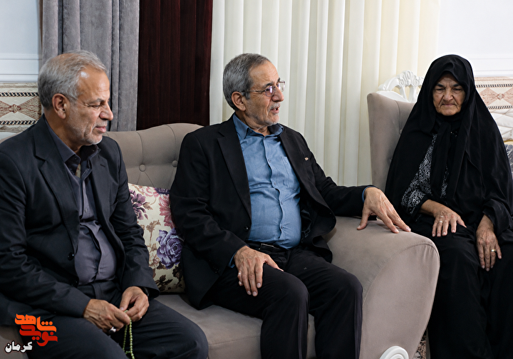 مدیرکل بنیاد شهید کرمان با خانواده‌های معظم شهدا در نرماشیر دیدار کرد