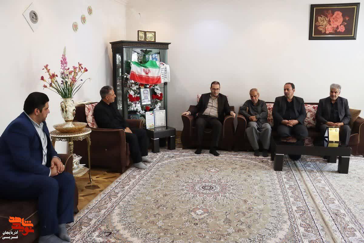 دیدار مدیرکل بنیاد شهید و امورایثارگران آذربایجان غربی با خانواده معظم شهید «دلشاد رشید» در اشنویه دیدار مدیرکل بنیاد شهید و امورایثارگران آذربایجان غربی با خانواده معظم شهید «دلشاد رشید» در اشنویه