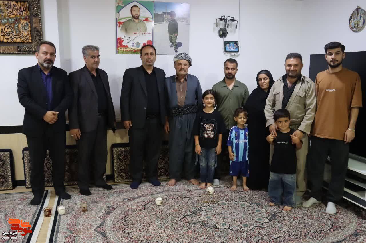 دیدار مدیرکل بنیاد شهید و امورایثارگران آذربایجان غربی با خانواده معظم شهید «گلابی افشین» در پیرانشهر دیدار مدیرکل بنیاد شهید و امورایثارگران آذربایجان غربی با خانواده معظم شهید «گلابی افشین» در پیرانشهر