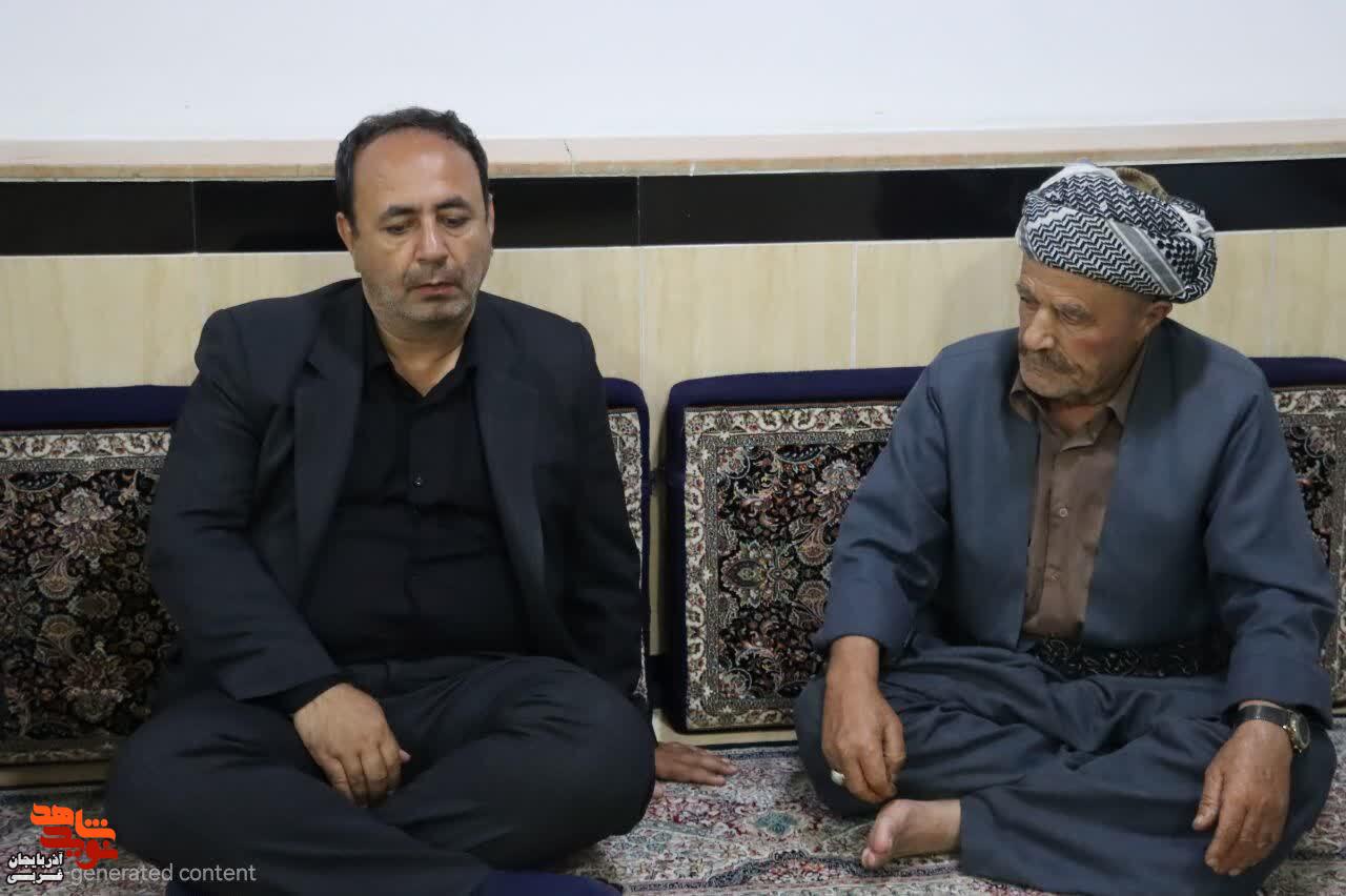دیدار مدیرکل بنیاد شهید و امورایثارگران آذربایجان غربی با خانواده معظم شهید «گلابی افشین» در پیرانشهر دیدار مدیرکل بنیاد شهید و امورایثارگران آذربایجان غربی با خانواده معظم شهید «گلابی افشین» در پیرانشهر
