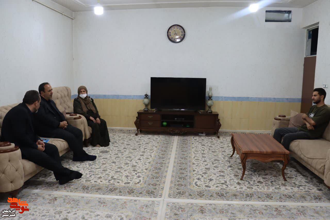 دیدار مدیرکل بنیاد شهید و امورایثارگران آذربایجان غربی با خانواده معظم شهیدان «احمد و کامران حسینی» دیدار مدیرکل بنیاد شهید و امورایثارگران آذربایجان غربی با خانواده معظم شهیدان «احمد و کامران حسینی»