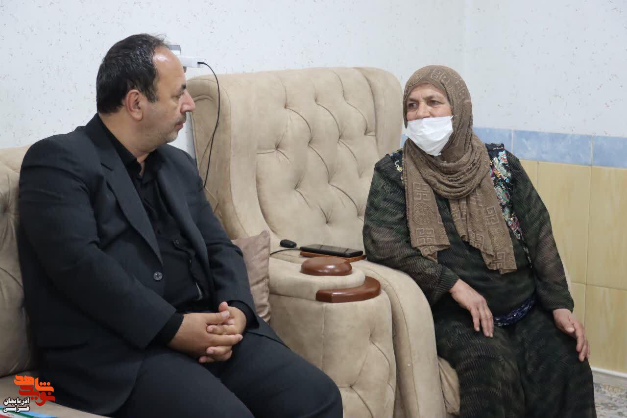 دیدار مدیرکل بنیاد شهید و امورایثارگران آذربایجان غربی با خانواده معظم شهیدان «احمد و کامران حسینی» دیدار مدیرکل بنیاد شهید و امورایثارگران آذربایجان غربی با خانواده معظم شهیدان «احمد و کامران حسینی»