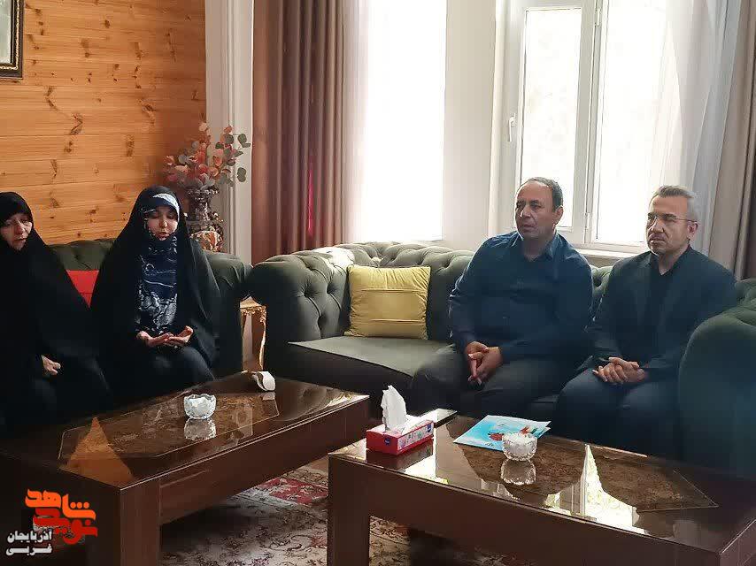 دیدار مدیرکل بنیاد شهید و امور ایثارگران آذربایجان غربی و نماینده مردم شریف ارومیه در مجلس شورای اسلامی با خانواده معظم شهید «حامد داییزاده» دیدار مدیرکل بنیاد شهید و امور ایثارگران آذربایجان غربی و نماینده مردم شریف ارومیه در مجلس شورای اسلامی با خانواده معظم شهید «حامد داییزاده»