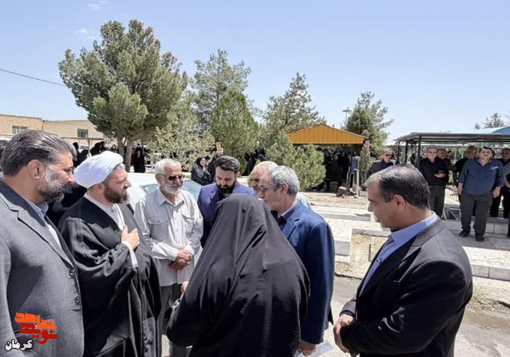 حضور مدیرکل بنیاد کرمان در آیین تشییع پدر شهید «قاسم حضری مقدم» حضور مدیرکل بنیاد کرمان در آیین تشییع پدر شهید «قاسم حضری مقدم»