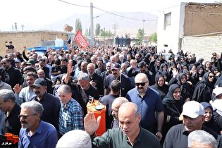 مراسم تشییع پیکر مطهر شهید مرتضی اکبری در روستای دهنو شهرستان خمین