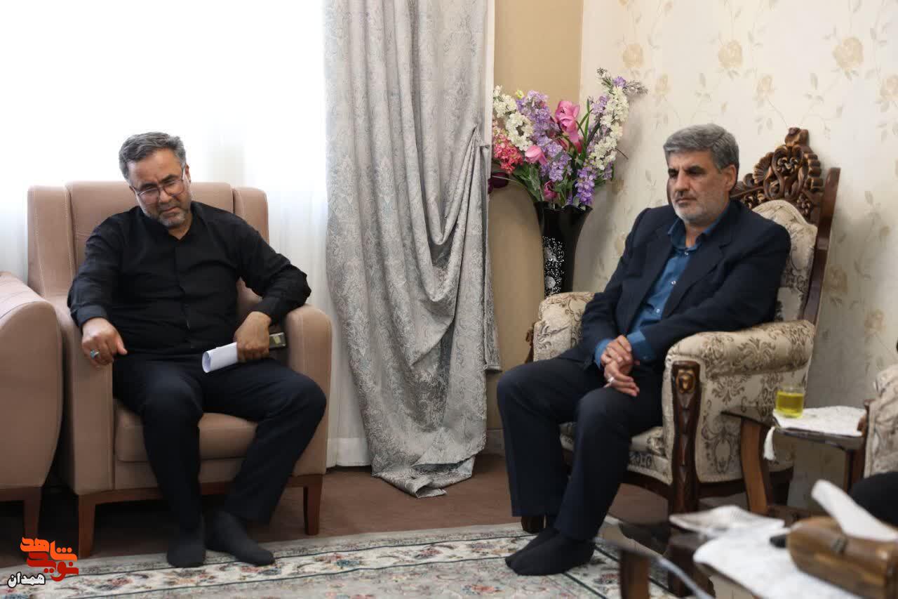 مسئولان میهمان خانواده شهید «امیرعباس درهم فروش» شدند مسئولان میهمان خانواده شهید «امیرعباس درهم فروش» شدند